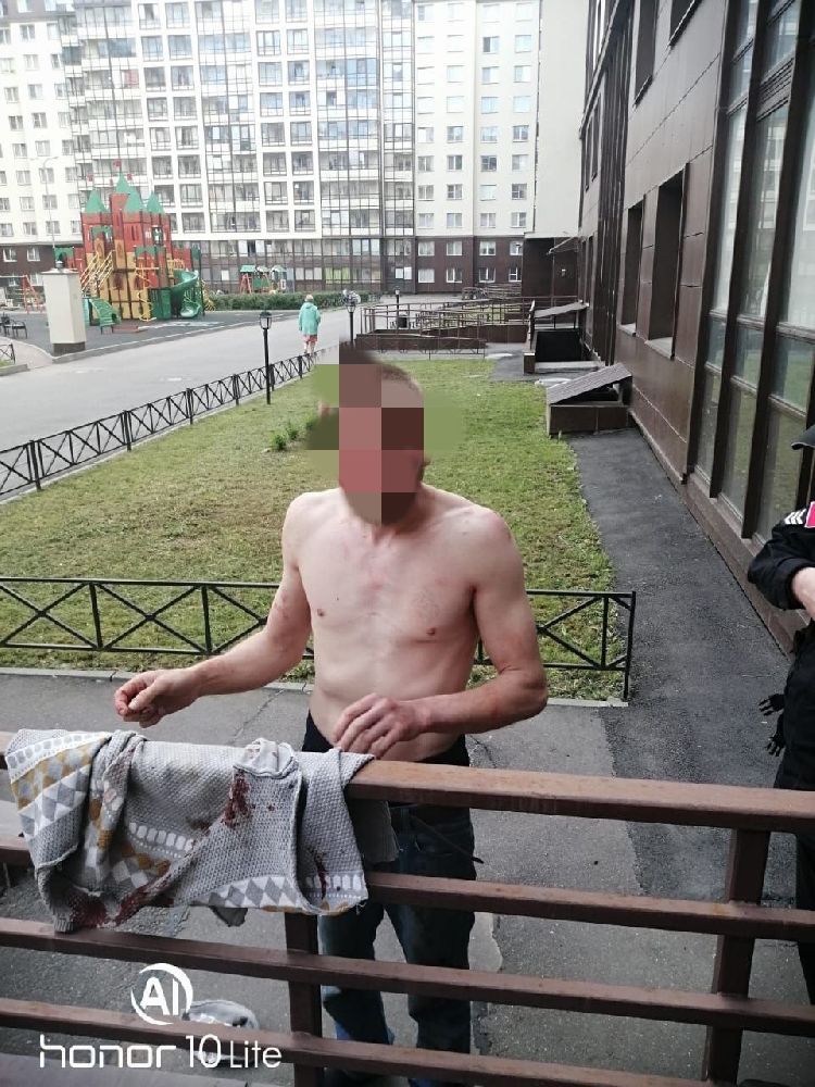 Пьяный хулиган на территории ЖК Пьяный хулиган на территории ЖК