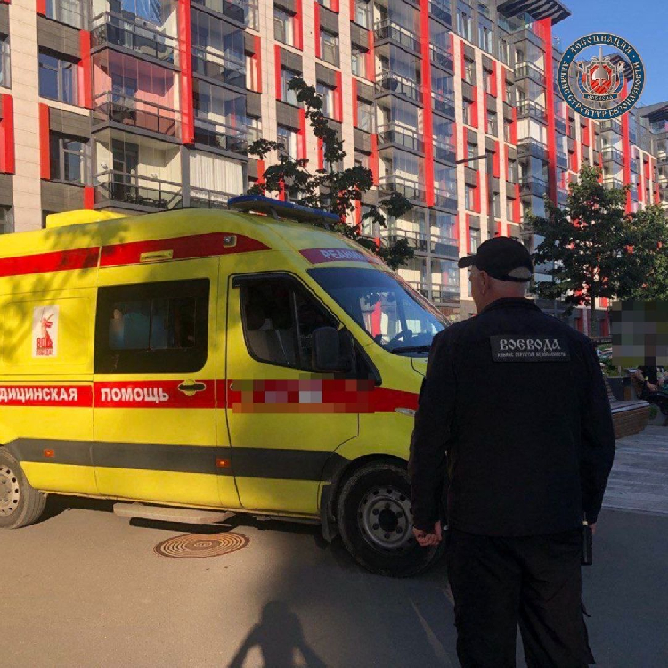 Бдительная охрана спасла молодого человека от рокового шага в ЖК "Притяжение". 