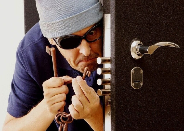 Петербуржцы, позабодьтесь о сохранности Вашего имущества в преддверии новогодних праздников