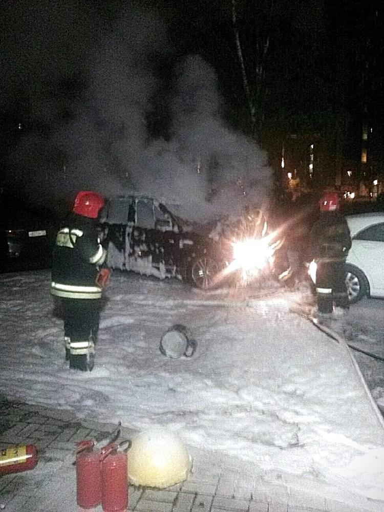 Пожар на автостоянке Пожар на автостоянке