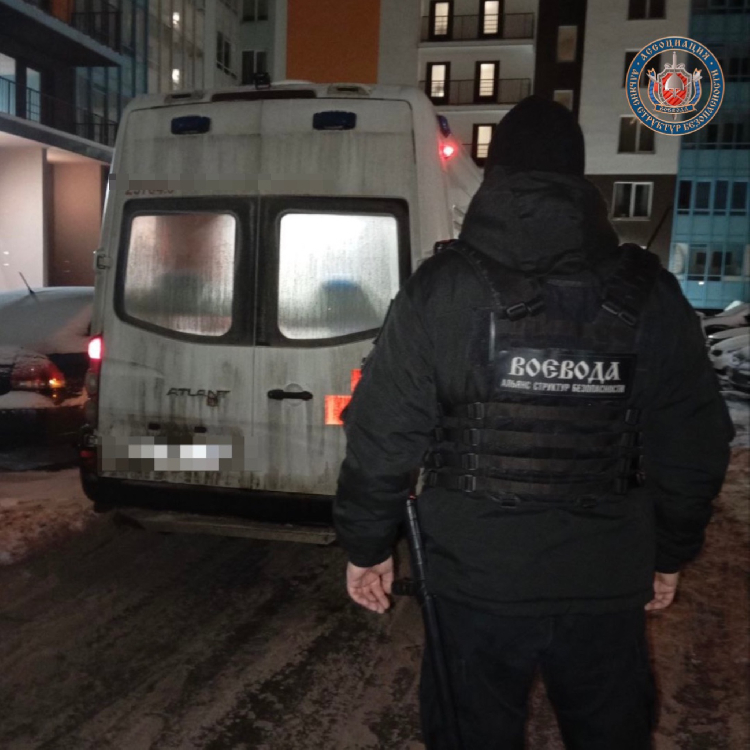 Нож, запрещенные вещества и детская кроватка