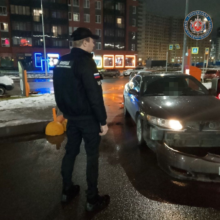 Вечернее ДТП со шлагбаумом в ТРК