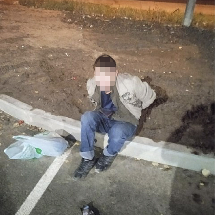 Принял на грудь