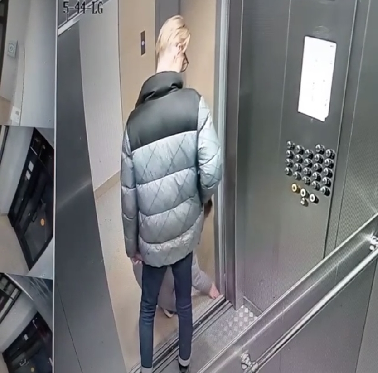 "Закладки" в лифте