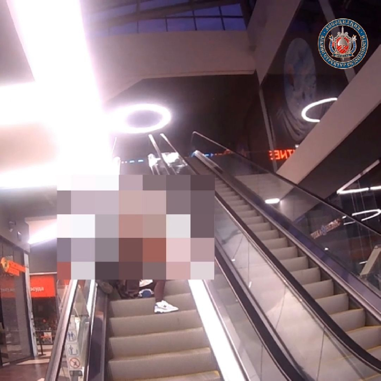 Пьяный инцидент на эскалаторе